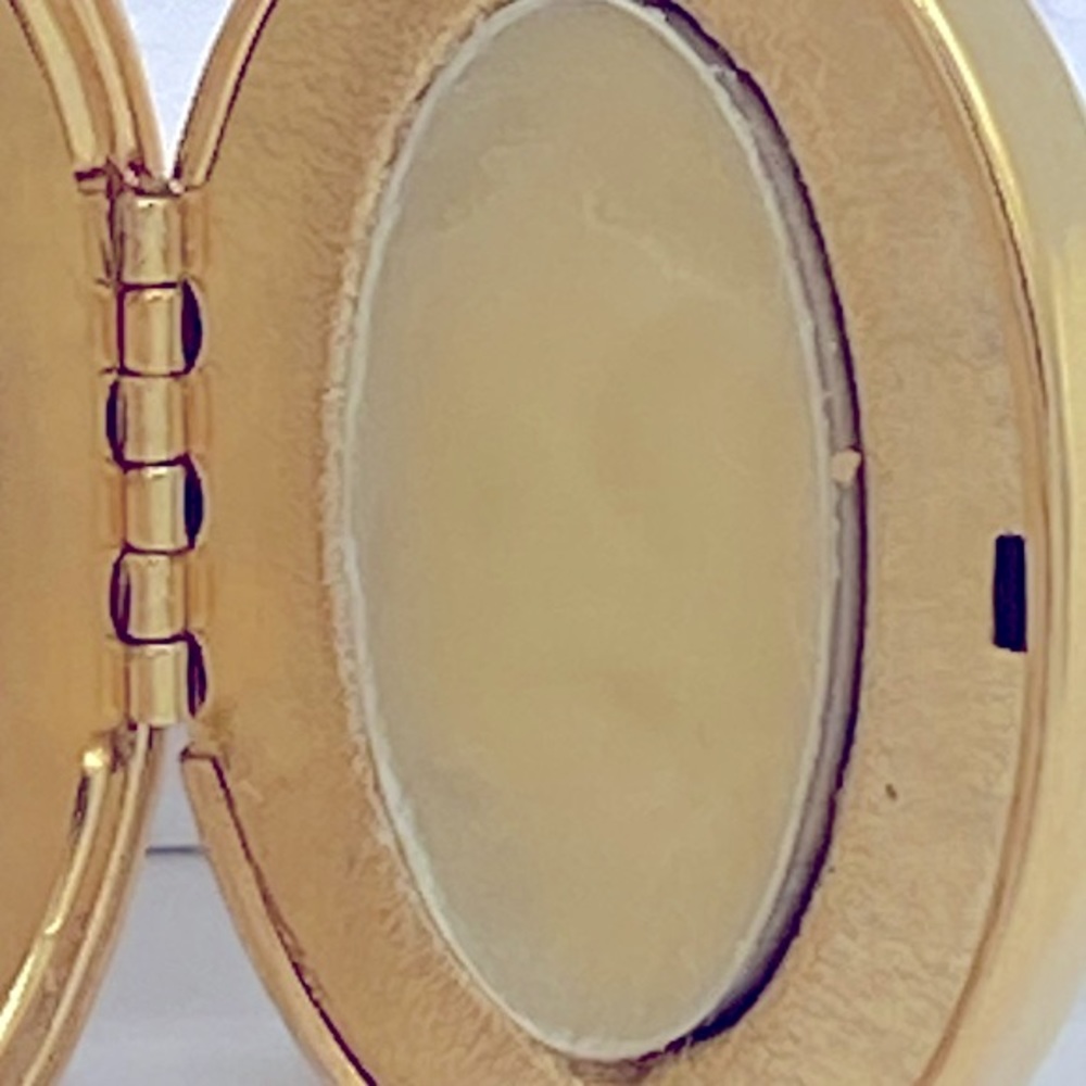 Vintage Gold Toned Carved Cameo Perfume Locket Brooch/Pendant Beautiful Elegant - Picture 4 of 7